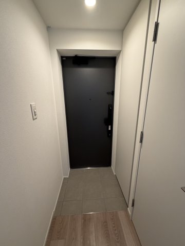 玄関　※202号室のお写真です