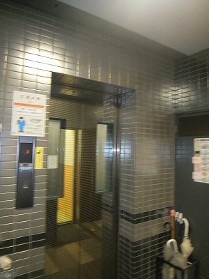 エントランス　「エレベーターあります。」