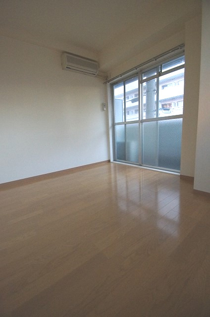 居室・リビング　フローリングのお部屋です。