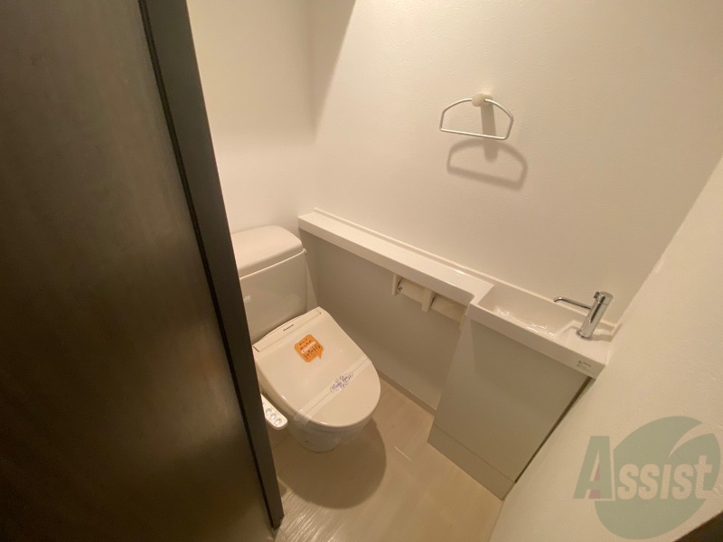 トイレ　こちらはトイレです。清潔感があり、安心して使用できます。