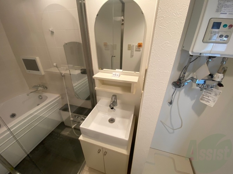 洗面設備　洗面台。身支度にはかかせないですよね～。