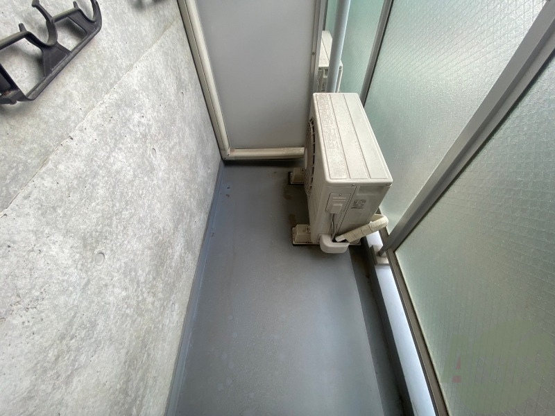 バルコニー　窓を開けると風通しも良く、気分も上がりそう！