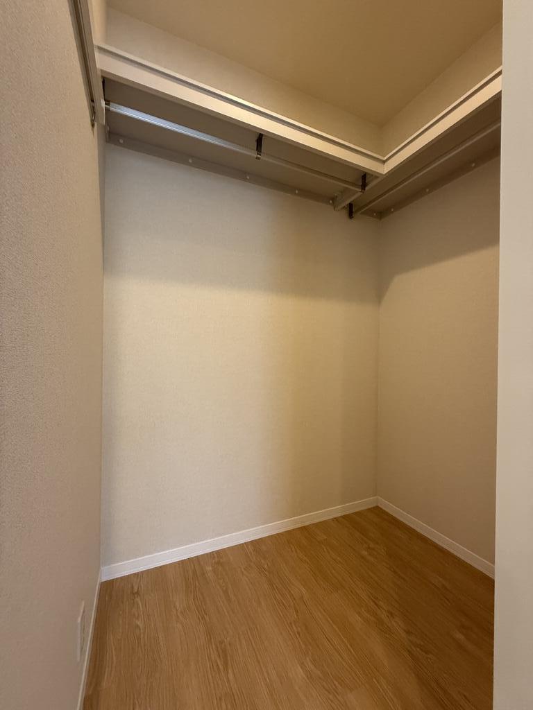 収納　寝室の収納は奥行きのあるウォークインクローゼット！！