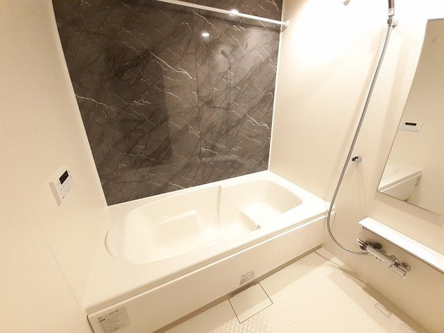 バス・シャワールーム　落ち着いた空間のお風呂です