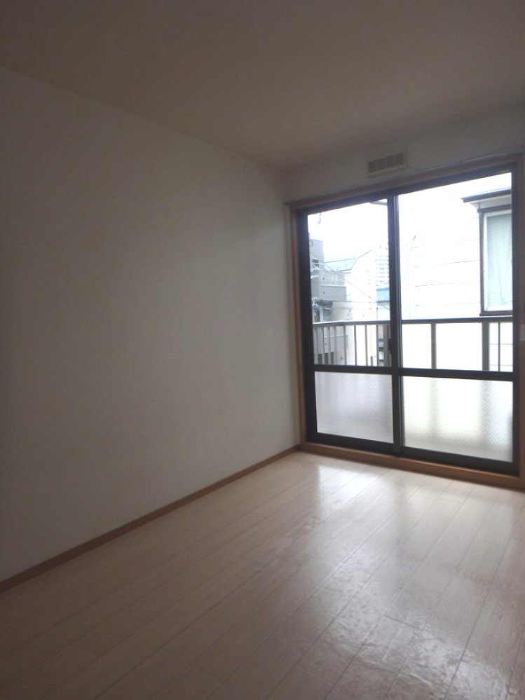 居室・リビング　「南東向きの洋室です」