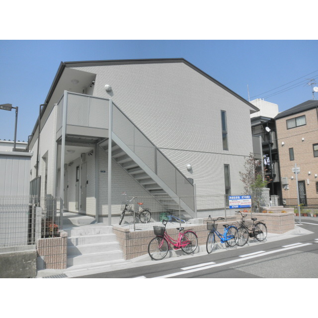 建物外観　宅配BOX付きで不在時も安心！