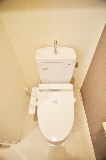 トイレ　洗浄機能付き便座です
