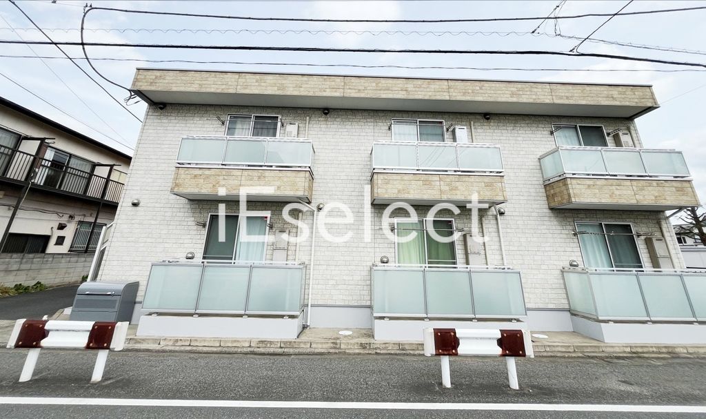 建物外観　スーパーなどが近くにあり便利です。