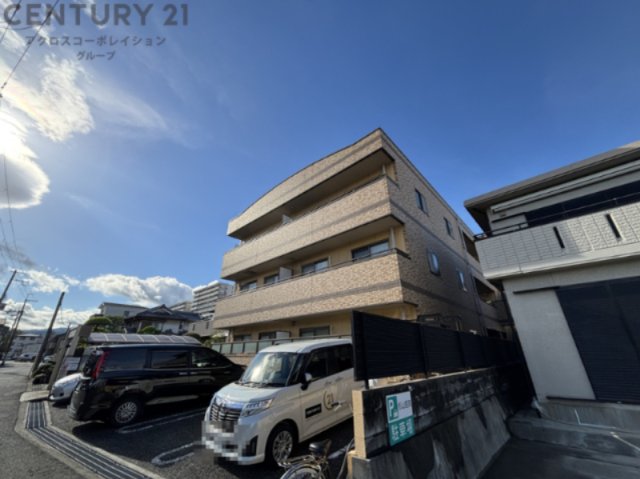 建物外観　敷地内に駐車場があります！