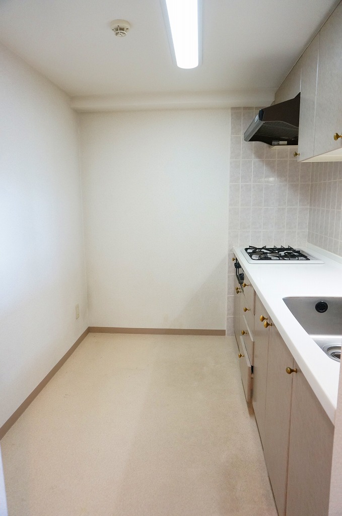 キッチン　※別住戸参考写真