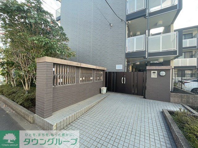 エントランス　オートロックゲート付き。