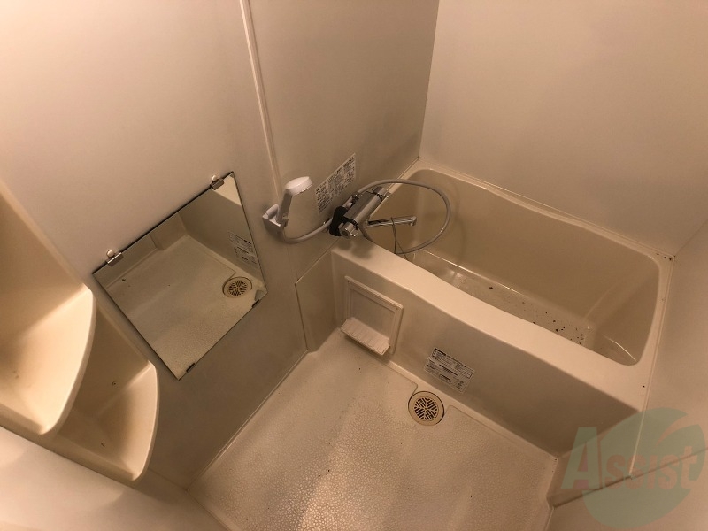 バス・シャワールーム　お風呂になります。一日の疲れを癒してくださいね。