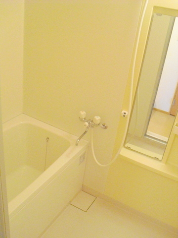 バス・シャワールーム　ゆとりある浴室で一日の疲れを癒しましょう