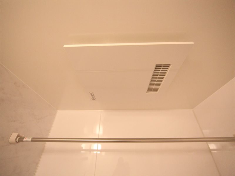 その他設備　バスルーム　浴室暖房乾燥機付き