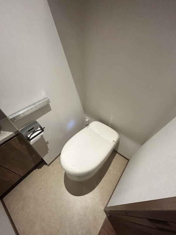 トイレ　温水洗浄便座付き