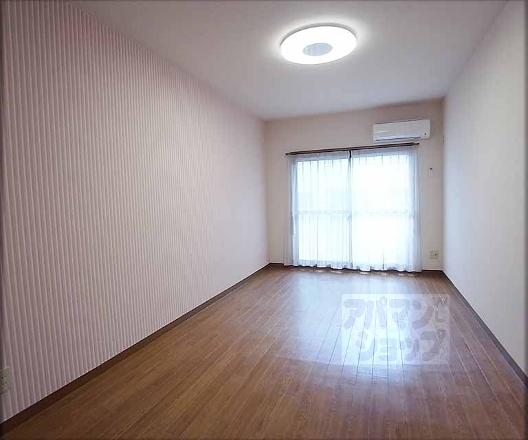 居室・リビング　南向きの日当り良い部屋です。