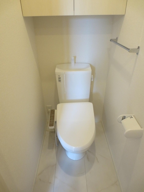 トイレ　２０５　温水洗浄暖房便座トイレ