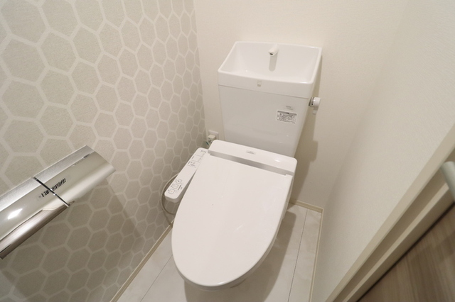 トイレ　温水洗浄暖房便座