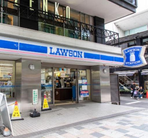 コンビニ　ローソン神宮前四丁目店（コンビニ）まで387m