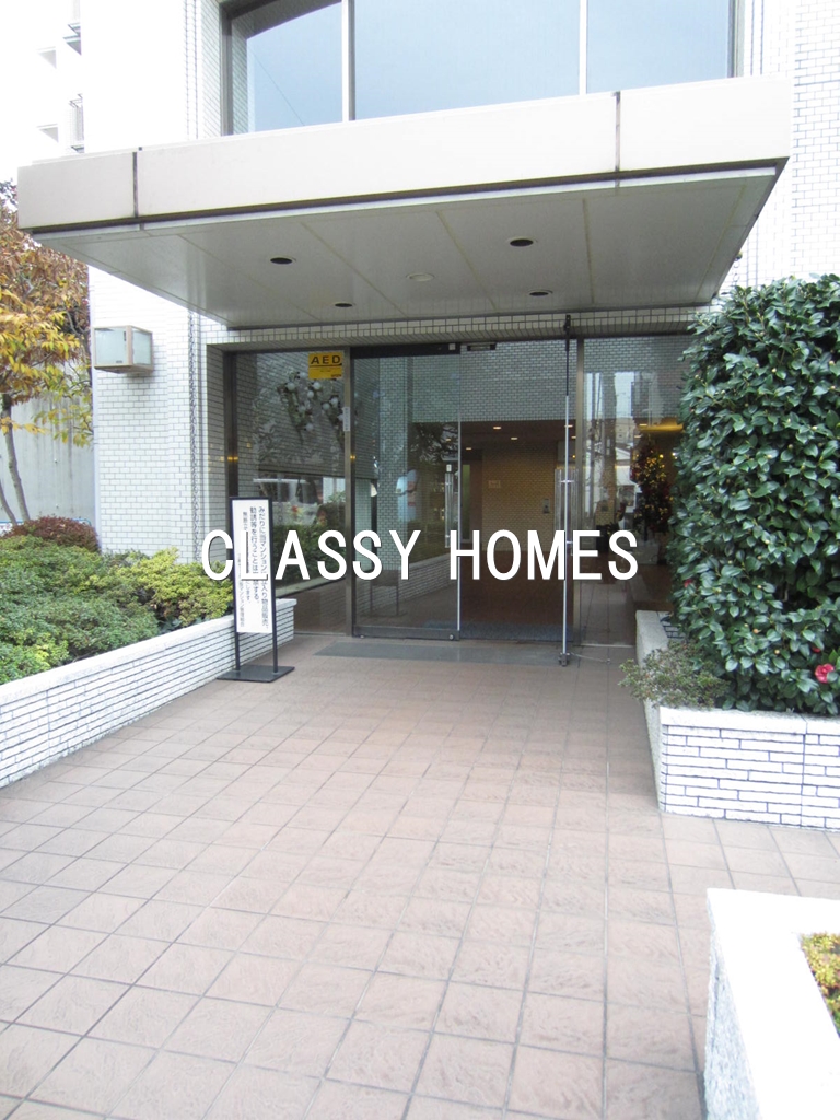 エントランス　1983年竣工　三越ゼームス坂マンション：エントランス