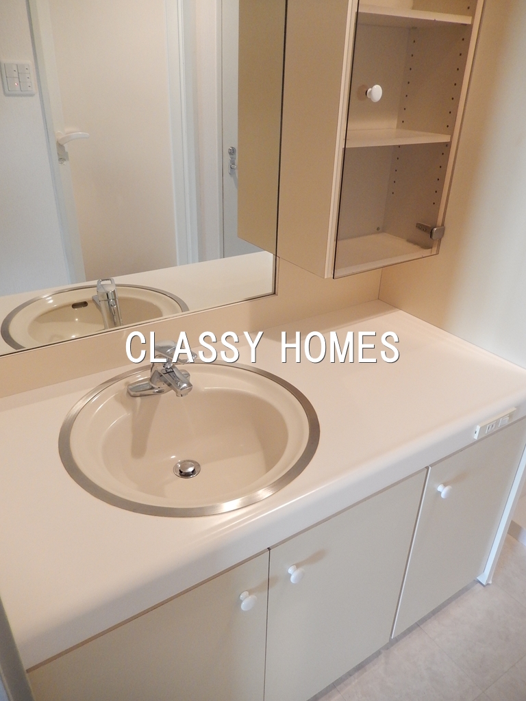 洗面設備　1983年竣工　三越ゼームス坂マンション：洗面所