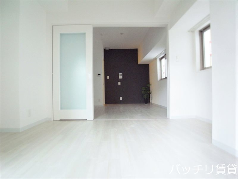 居室・リビング　別号室タイプの為、現状を優先いたします