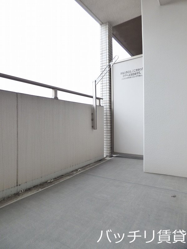 バルコニー　別号室タイプの為、現状を優先いたします