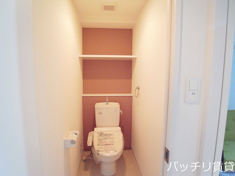 トイレ　別号室タイプの為、現状を優先いたします