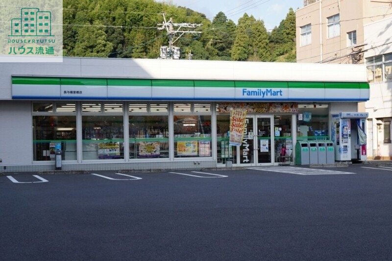 コンビニ　ファミリーマート長与嬉里郷店（コンビニ）まで631m