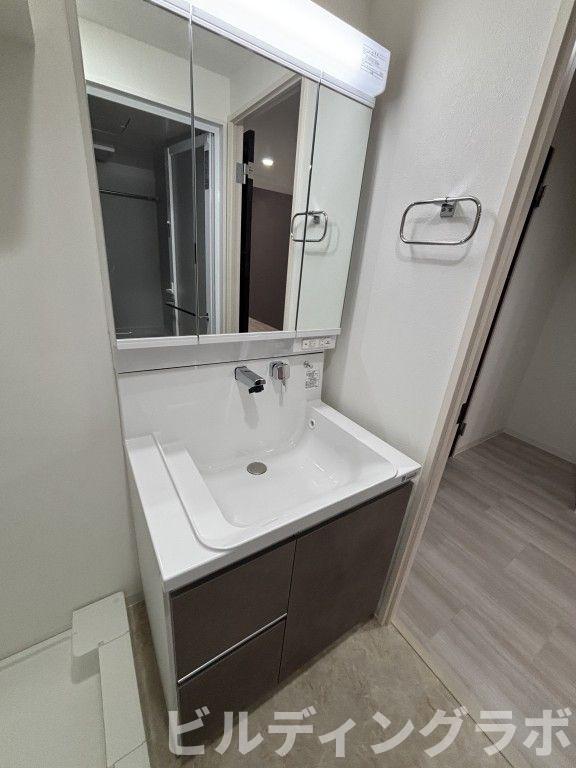 洗面設備　建築時撮影の為現況を優先いたします。