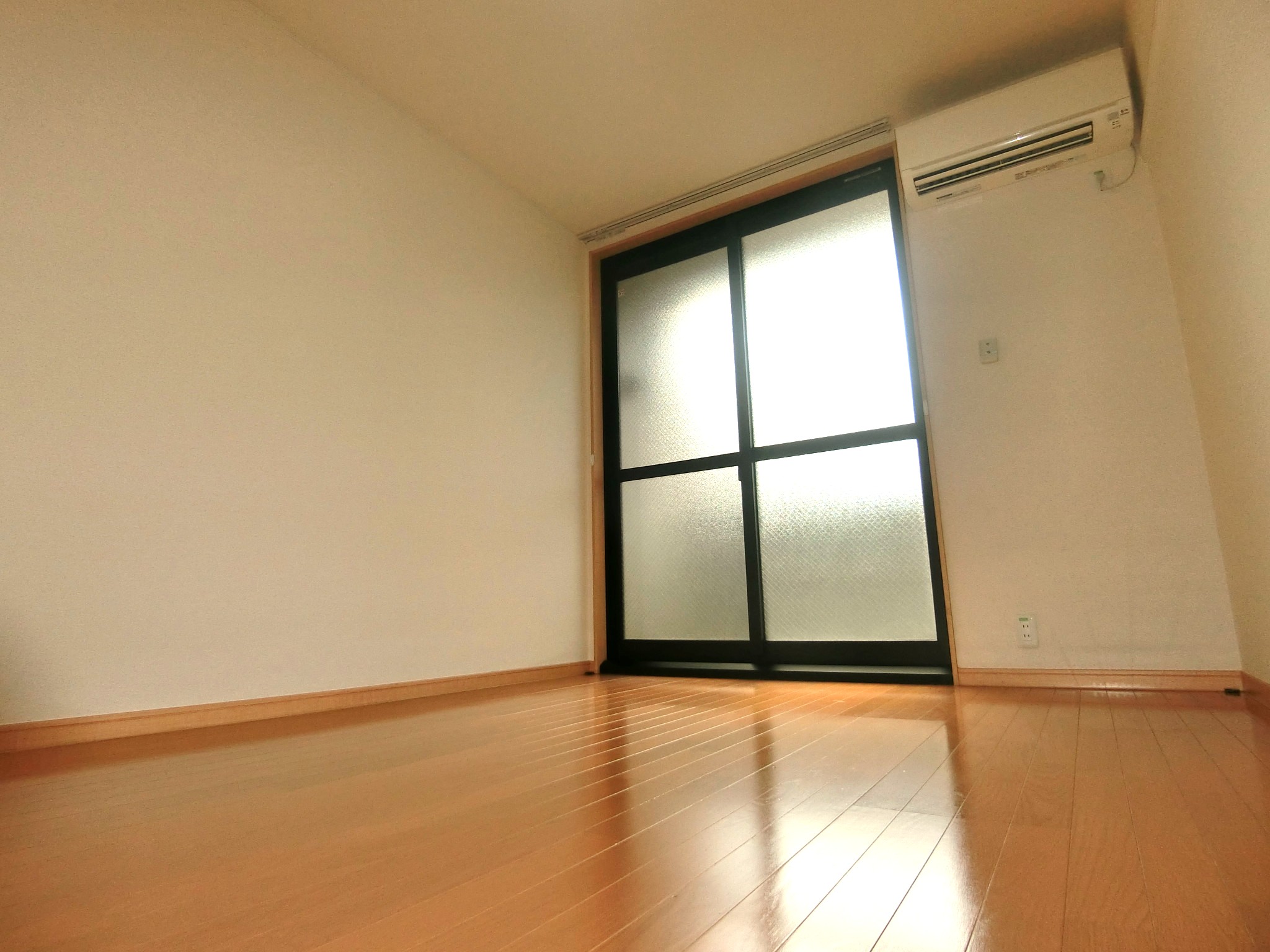 その他共有部分　エアコン・照明を完備した明るいお部屋です☆