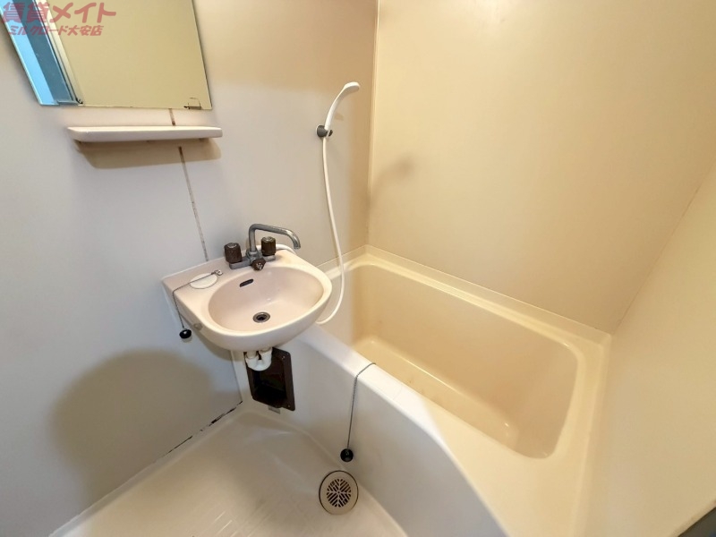 バス・シャワールーム　別部屋参考写真です