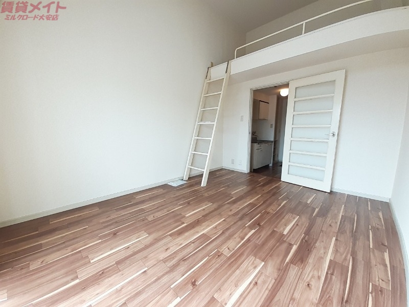 居室・リビング　別部屋参考写真です