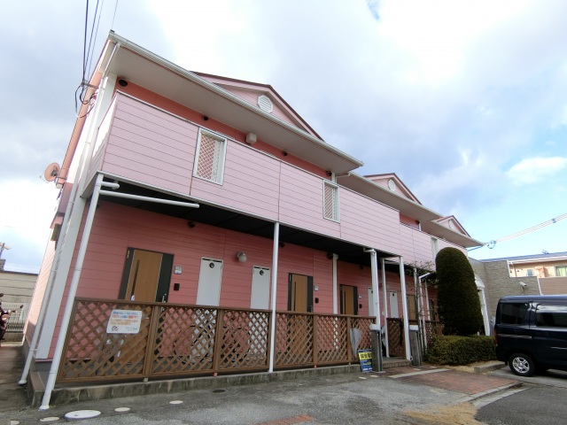 建物外観　ピンクの可愛い外観