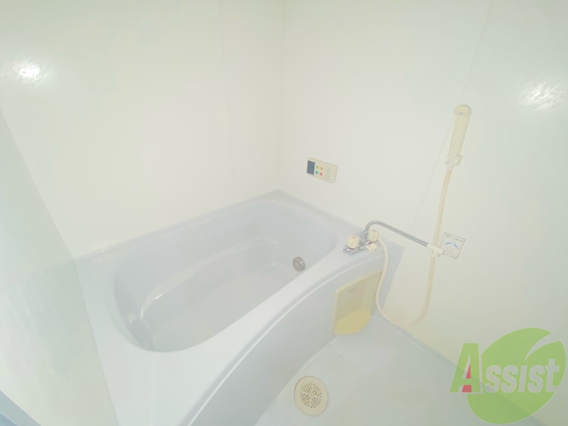 バス・シャワールーム　お風呂は日々の疲れをリフレッシュできる広さがありますね。