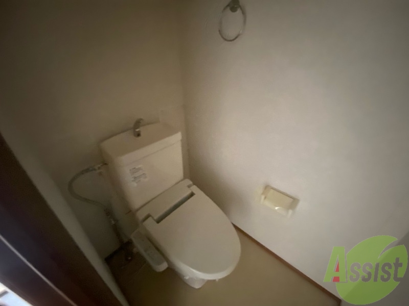 トイレ　温水洗浄便座付きのトイレは、使用しやすくうれしいですね。