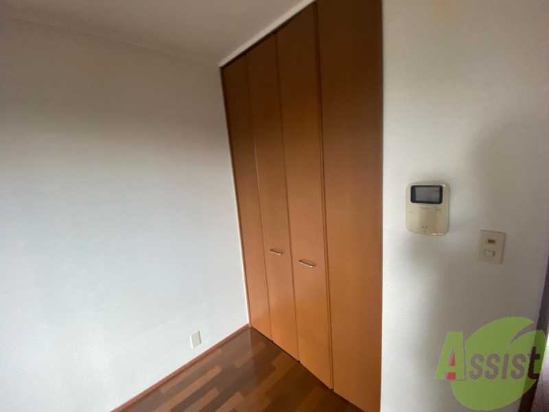 収納　洋室にある収納スペースは十分な広さがあると思います。