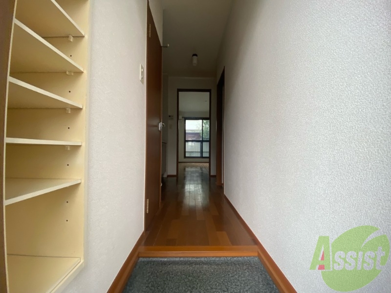 玄関　玄関でございます。毎日の出入りはこちらから。