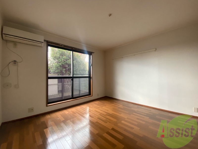 居室・リビング　陽当たりが良く、広々として過ごしやすそうです。