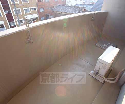 バルコニー　広々としたベランダです。