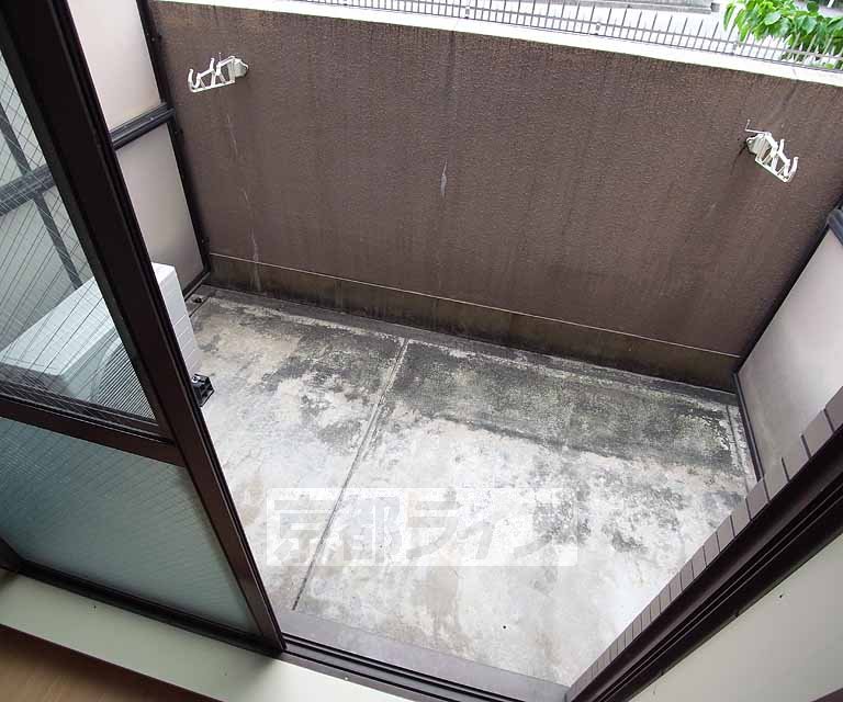 バルコニー　洗濯物が多いときも安心です。