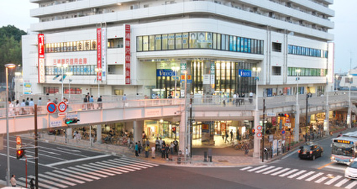 ショッピングセンター　サンビーチ追浜（ショッピングセンター）まで693m