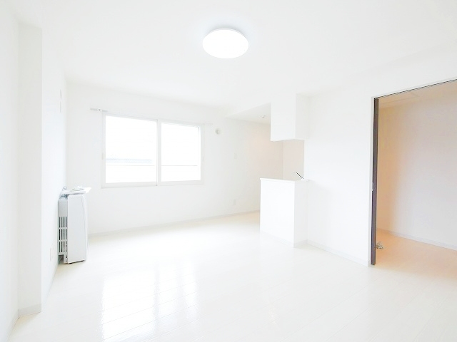 居室・リビング　明るい雰囲気で、気持ちの良いリビングです♪