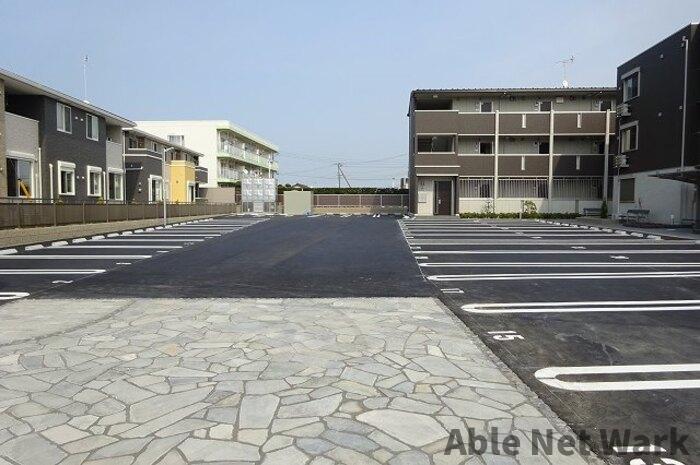 駐車場　駐車場