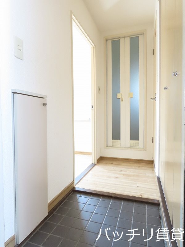 玄関　画像は別号室の為、現状優先になります。