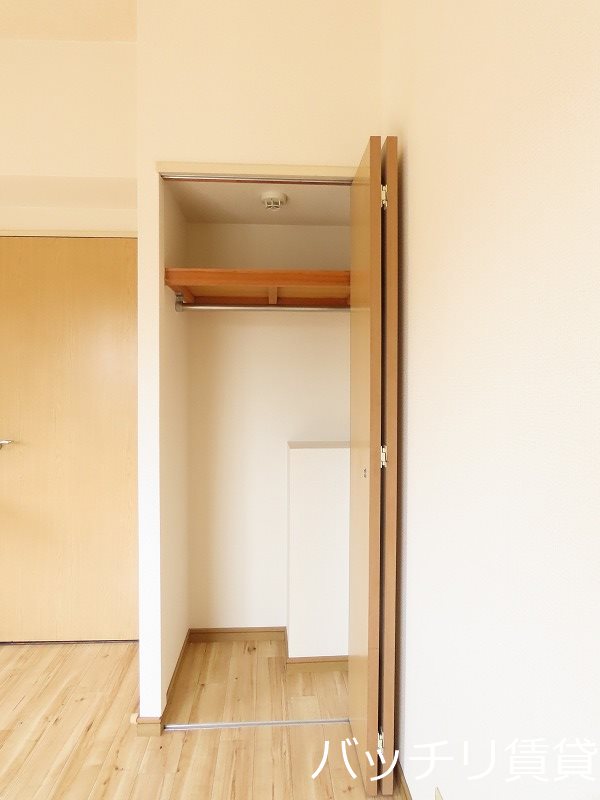 収納　画像は別号室の為、現状優先になります。