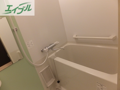 バス・シャワールーム　きれいな浴室