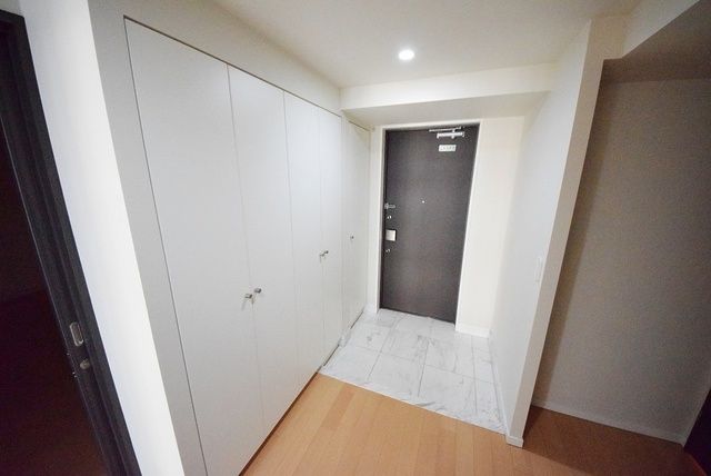 玄関　お問合せは(株)タウンハウジング赤坂店へ【03-5563-…