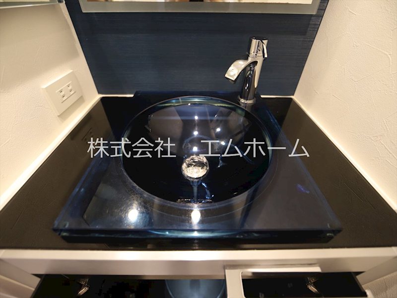 洗面設備　オシャレな独立洗面台　収納スペース有※反転タイプ使用