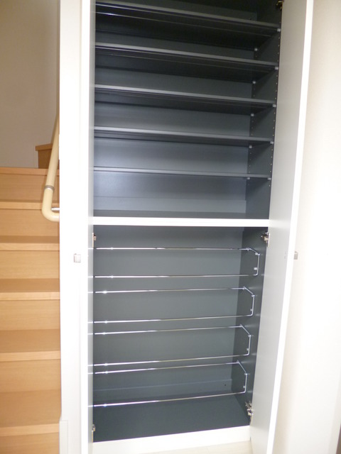 玄関　下駄箱※写真は別号室